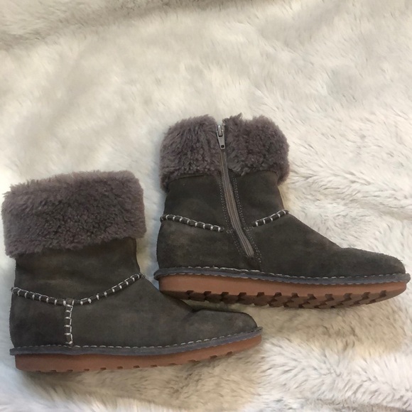 clarks boots kids grey